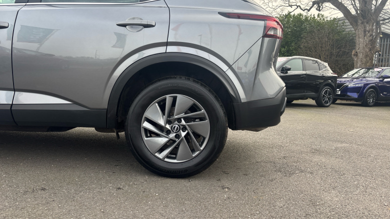 Nissan Qashqai 1.3 DiG-T MH Acenta Premium 5dr Petrol Hatchback